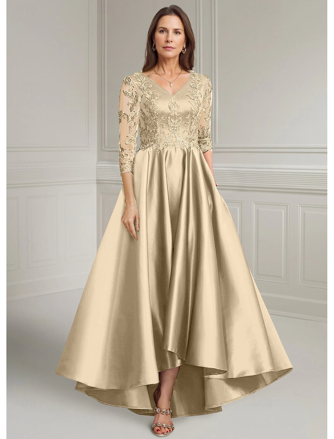 Buyishang Champagne A-Line Mother of the Bride Dress Elegant Vintage V Neck Asymmetrical Satin Long Sleeve with Lace Appliques Solid Color